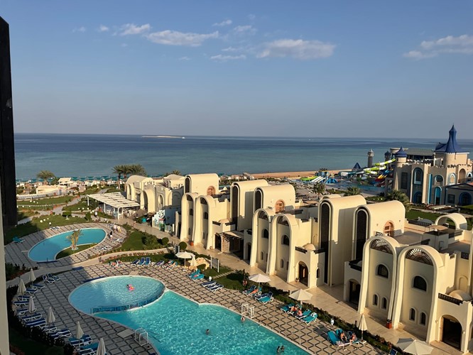 Prostorný byt s 1 ložnicí, výhledem na bazén a moře, Hurghada Egypt